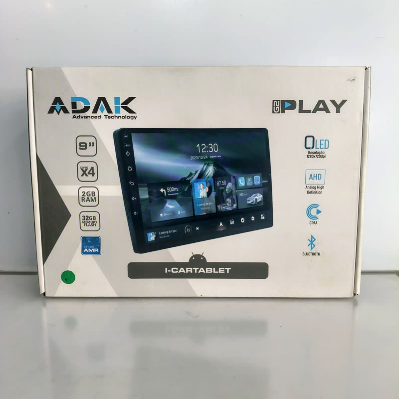 Central multimídia ADAK G2 Play na caixa, na prateleira da JA