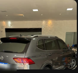 Traseira do Tiguan com os vidros escurecidos, dentro da JA